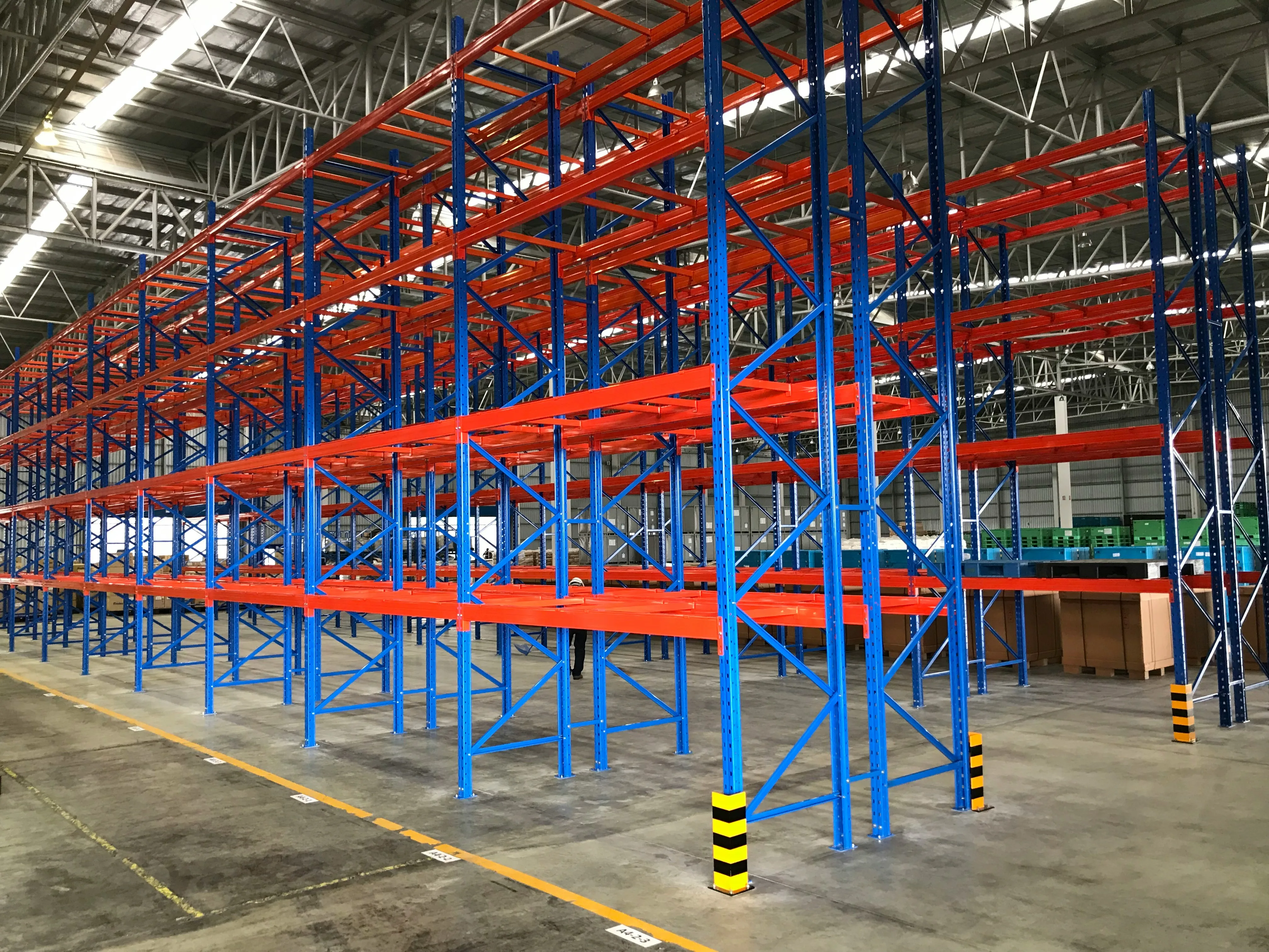 Pallet racking storage system in a Dallas-Fort Worth warehouse